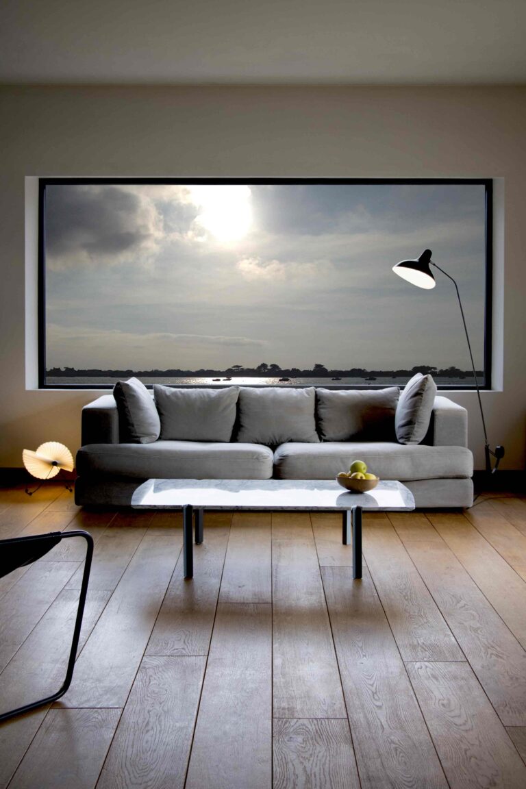 table en marbre avec pieds gris finition bianco fiorito poli quattro cantoni via brera