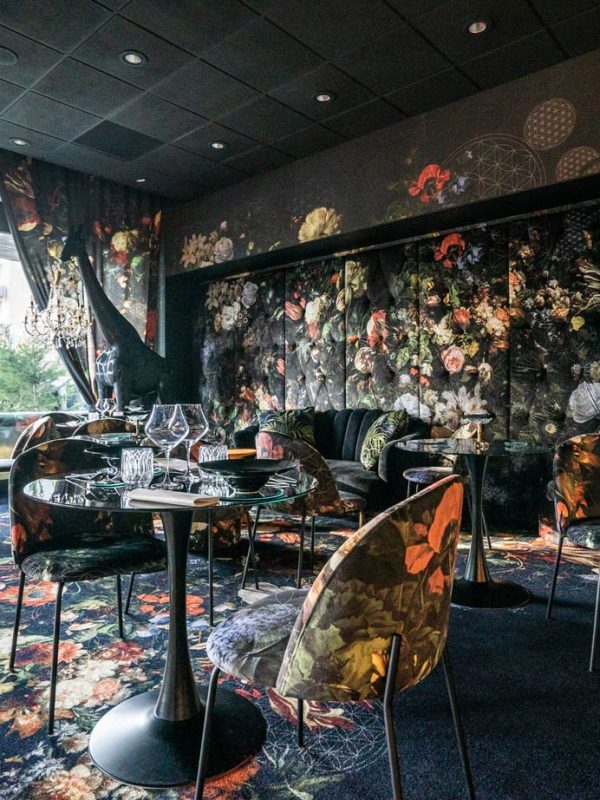 Amenagement-intérieur-full-covering-papier-peint,-sièges,-rideaux,-moquette,-boiseries-sur-le-même-motif-floral-à-montpellier_34