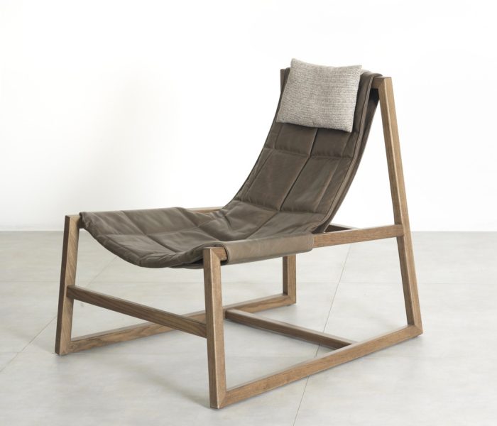 Fauteuil-relax-cuir-et-bois-personnalisable-pièce-design-pour-vos-intérieurs-près-de-Sète-34