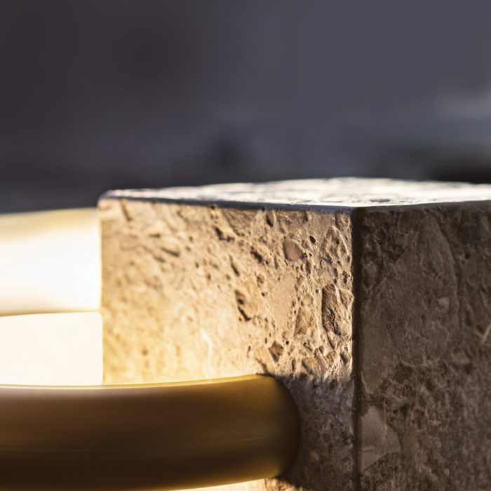 Lampe-à-poser-design-effet-pierre-et-cercle-lumineux-led-doré-ou-noir-mat-Angel-à-montpellier-34