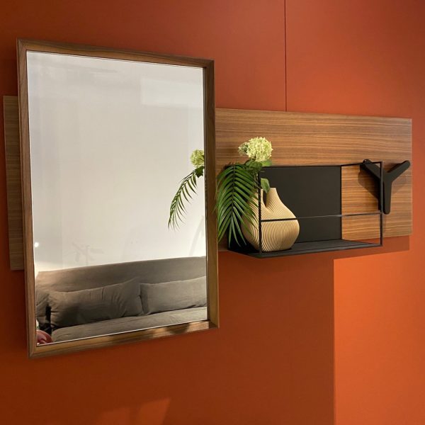 Miroir-et-porte-manteau-sur-panneau-magnetique-personnalisable-hall-entrée-proche-pérols