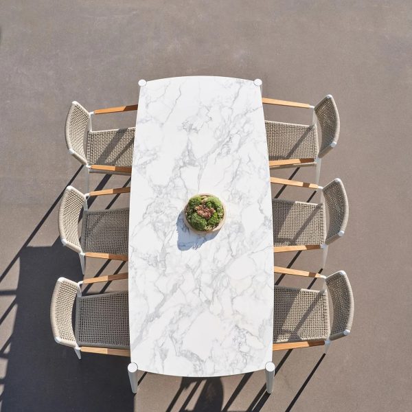 Table-de-repas-exterieure-en-alu