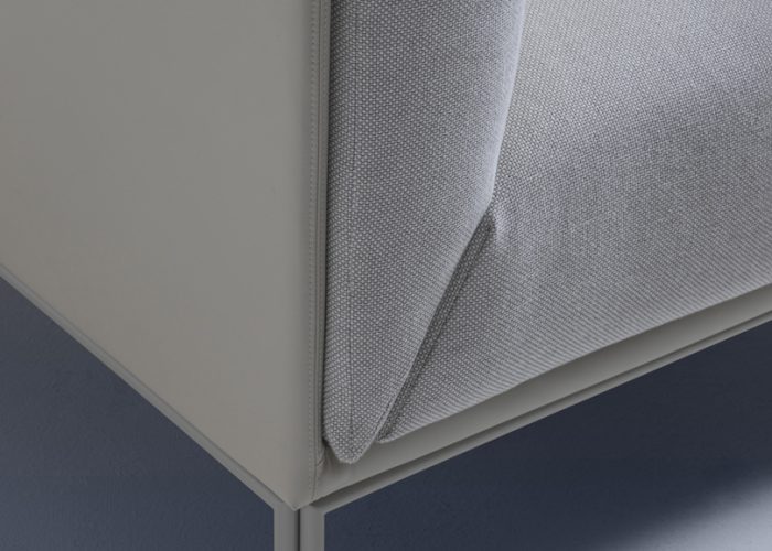 canapé-style-épuré-collection-Clou-tissu-et-cuir-proche-de-béziers